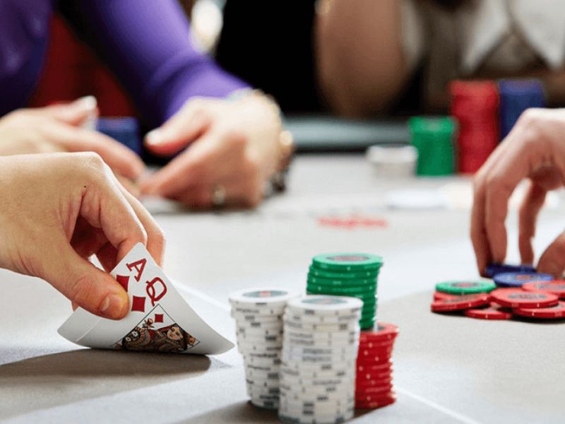Đoán bài trong game Poker